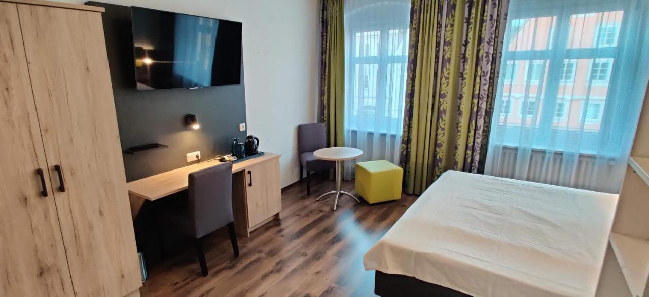 Hotel Goldene Traube Günzburg Esterno foto